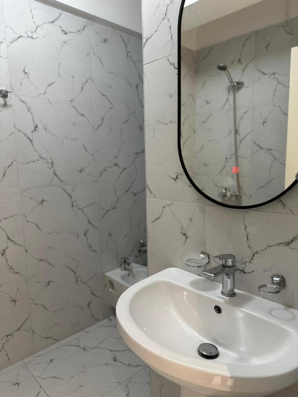 Agate City Center Apartment Tirana Buitenkant foto